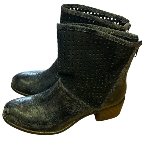 Diba True Was Too Ankle Distressed Black Women’s Boots Sz 9 - Picture 2 of 7